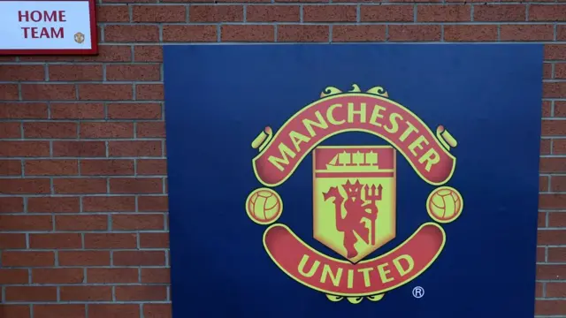 شعار مان يونايتد