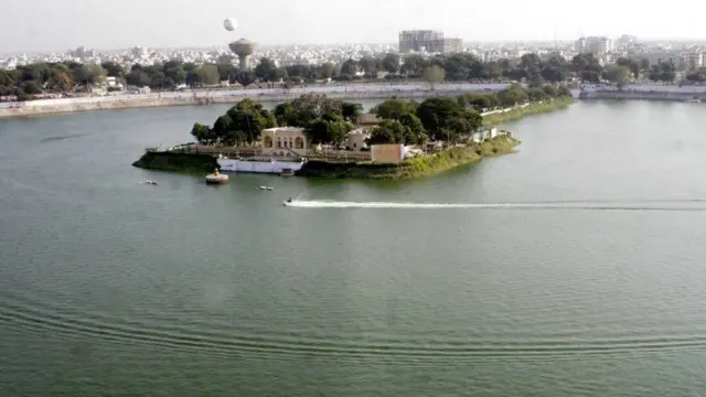 કાંકરિયા તળાવની તસવીર