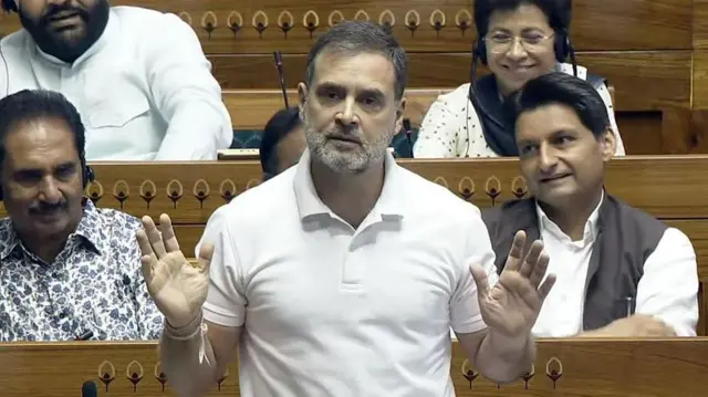 राहुल गांधी ने बजट से पहले होने वाली हलवा सेरेमनी का फ़ोटो सदन में दिखाया