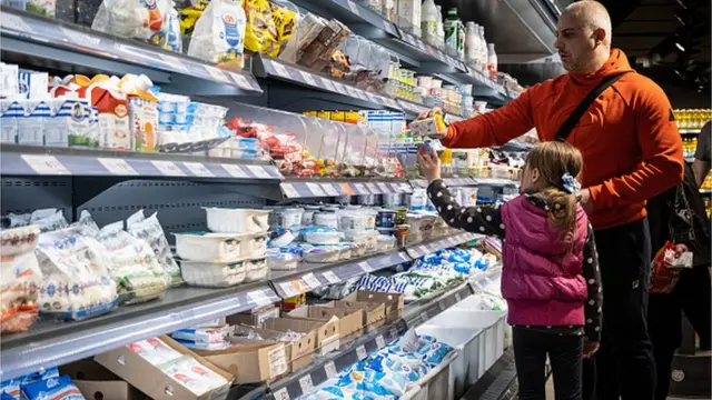 На полицях менше української молочної продукції, але вона є