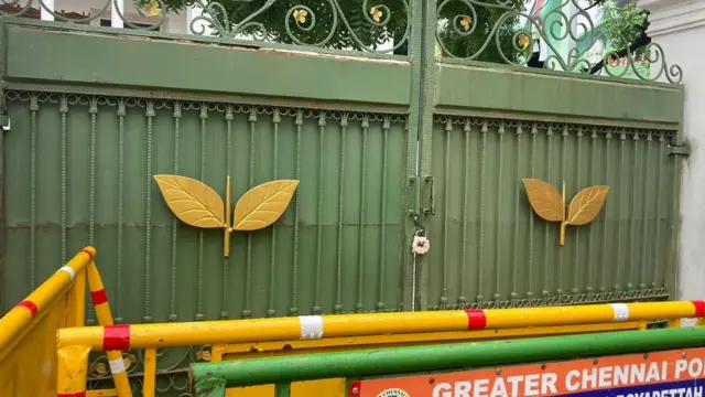 அதிமுக தலைமை அலுவலகம்.