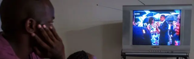 キューバのテレビはオバマ氏の到着を生中継した