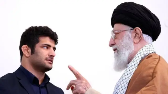 مقام‌های ایرانی آقای کریمی را برای باخت عمدی ستایش کرده‌اند