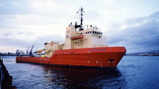 Un buque pesquero atracado