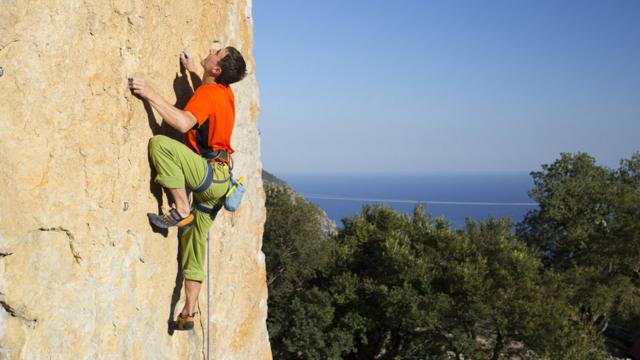 Clases de verano: Conoce los beneficios que tienen los niños al practicar  escalada, Clases de verano, vacaciones útiles, ¿Qué beneficios tiene que  los pequeños aprendan escalada?, actividad física