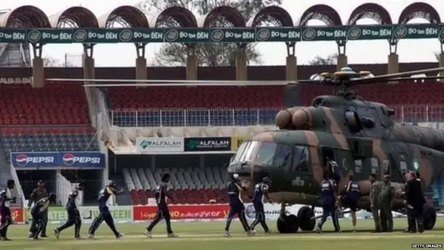 ප්‍රහාරයෙන් අනතුරුව ශ්‍රී ලංකා කණ්ඩායම සුරක්ෂිතව රැගෙන යාමට ගඩාෆි ක්‍රීඩාංගනයට පැමිණි හමුදා හෙලිකොප්ටරය