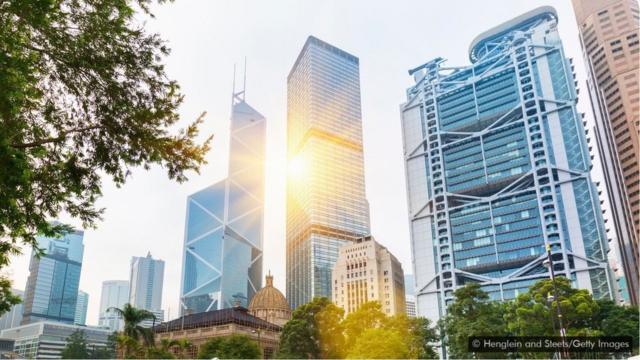 据说在中环的汇丰大厦和中国银行大楼之间有一场风水之争。