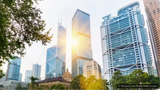 據說在中環的匯豐大廈和中國銀行大樓之間有一場風水之爭。