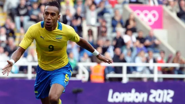 La star nationale, Aubameyang, comme un véritable renard de surface vient de libérer les Gabonais à la 53e minute de jeu.