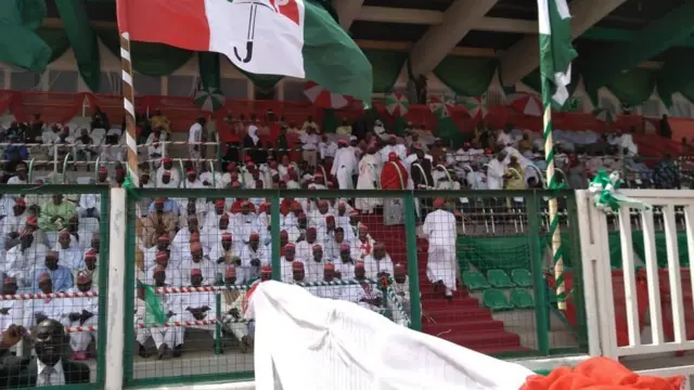 Wasu mutane na zaman zuwan dan takarar