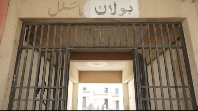 بولان ہاسٹل کی عمارت اب بھی اپنی جگہ موجود ہے لیکن فنڈز کی منتقلی اور ہاسٹل کے اندر کی حالت درست ہونے کی منتظر ہےـ