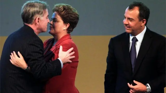 Eike Batista saluda a la expresidenta de Brasil, Dilma Rousseff, y a la derecha se encuentra el exgobernador de Río de Janeiro, Sergio Cabral.