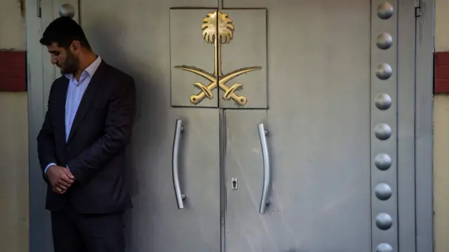 یکی از ورودی‌های کنسولگری عربستان در استانبول ترکیه که جمال خاشقجی در آن ناپدید شد
