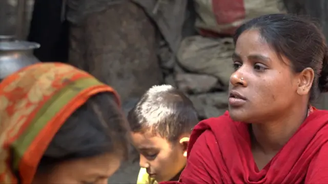 দশ বছর আগে ভোলায় নদী ভাঙ্গনে সব হারানোর পর বস্তিতে অভাব অনটনে দিন কাটছে মর্জিয়া বেগমের