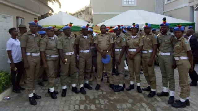 Awọn ajọ peace corps ya fọto