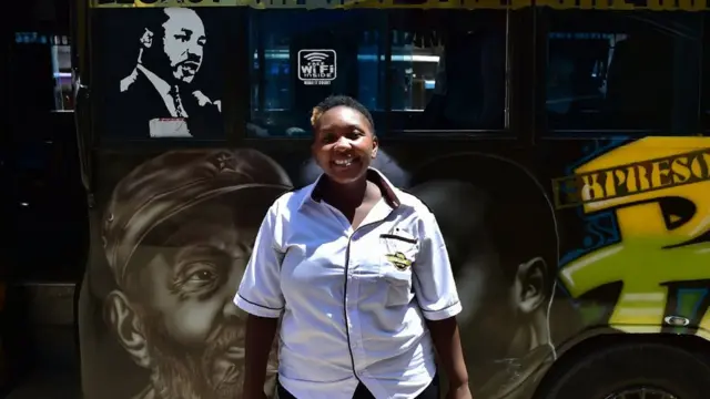 Ọkọ akero miiran, eleyi nilu Nairobi, Kenya ni ibi ti Annastacia Wainaina jẹ ọkan ninu awọn ọmọ ẹgbẹ oṣiṣẹ obinrin ti o ṣiṣẹ ni "matatu" - ọkọ akero apapọ ti ijoba.