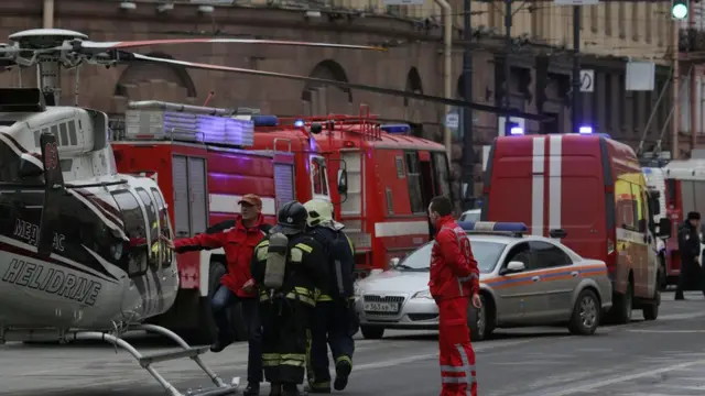 Петербург, скопление пожарных машин у метро "Сенная площадь"
