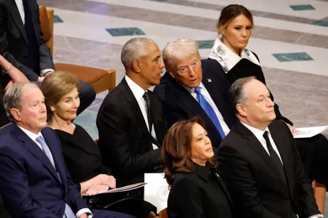 Barrack Obama discussing with Donald Trump