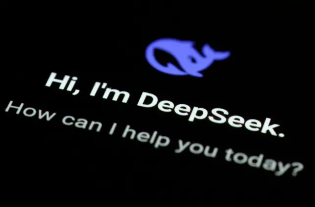 Una captura de pantalla de DeepSeek que dice "¿Cómo te puedo ayudar hoy?".