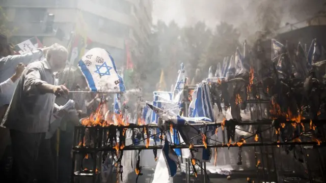 তেহরানে ইসরায়েলের বিরুদ্ধে বিক্ষোভ স্বাভাবিক হয়ে ওঠে