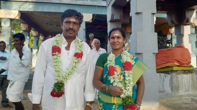 அம்மாவுக்கு மறுமணம் செய்து வைத்த மகன்கள்