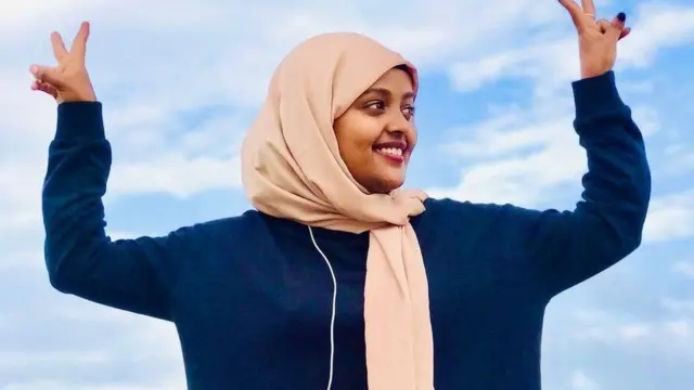 Haayaat yeroo gabaabaa keessatti TikTokii gubbaatti hordoftoota hedduu horachuun madda galiif karra akka saaqef kana dura BBC'tti himteetti