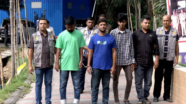 ঢাকায় ডিবি পুলিশের হাতে আটক বিএনপির কর্মীরা