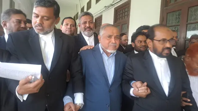 রায়ের পর আইনজীবীদের সাথে জামায়াত ইসলামী নেতা