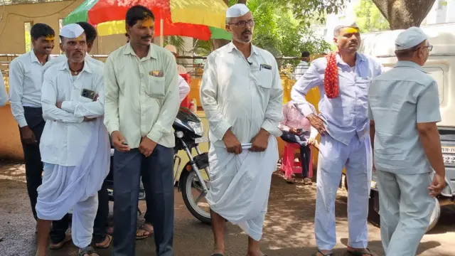 लोकांच्या आयुष्याशी जोडलेले संघर्षाचे प्रश्न या निवडणुकीत आहेत.