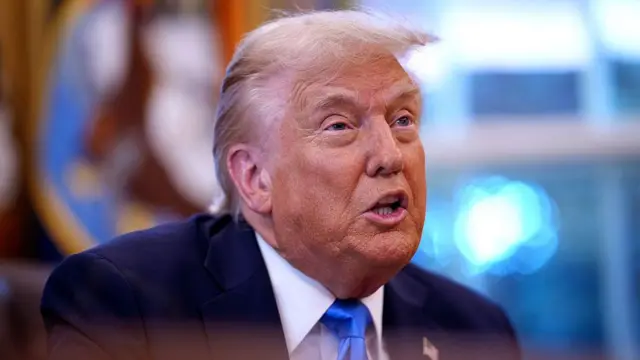 डोनाल्ड ट्रंप 