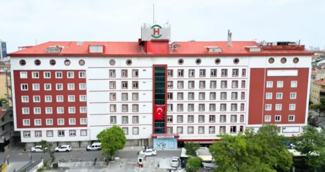 Ruhsatı iptal edilen hastanelerden Özel Avcılar Hospital'ın sahibi eski Sağlık Bakanı Mehmet Müezzinoğlu, 18 Ekim'de vicdanen rahat olduğunu söylemişti.