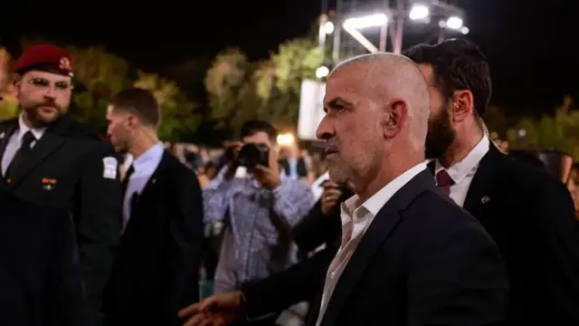 رونن بار، رئیس شین بت گفته است قصد دارد روز ۱۵ ژوئن از این سمت کناره‌گیری کند