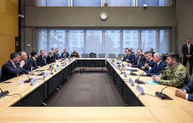 Altos funcionarios de EE.UU. y Ucrania participan en un encuentro bilateral en Ginebra