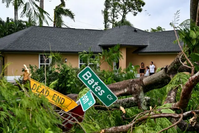 Daños de tornado en Florida