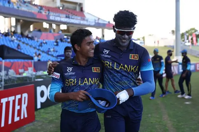 අඛණ්ඩව පාසැල් තරග වාරයන් හිදී දැක්වූ දක්ෂතාවයන් නිසා චමිදු වික්රමසිංහට ශ්රී ලංකා අවුරුදු 19න් පහළ කණ්ඩායම නියෝජනය කිරීමට අවස්ථාව හිමිවිය.