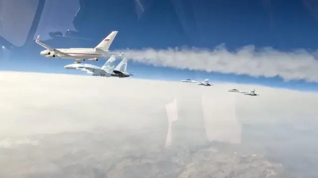 Літак Путіна охороняли чотири російські винищувачі