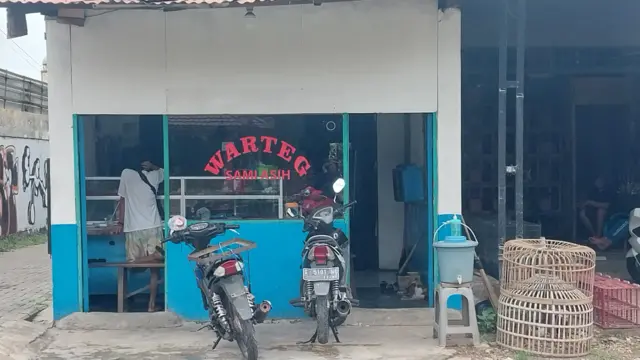 Warung Tegal (warteg) Sami Asih di Kecamatan Pinang, Kota Tangerang.