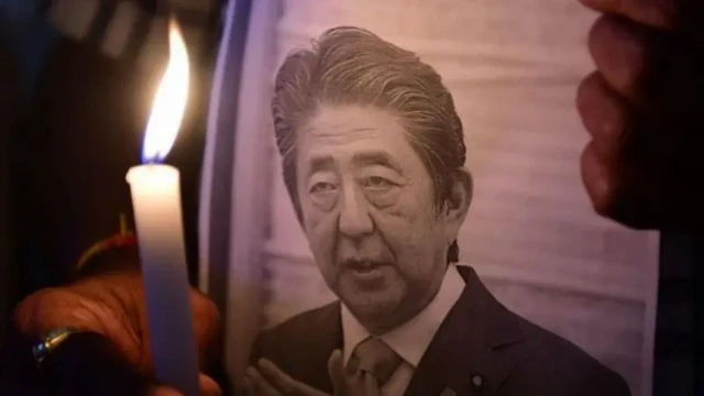 Pembunuhan mantan PM Shinzo Abe membuat publik Jepang bertanya-tanya mengenai motif pelaku.
