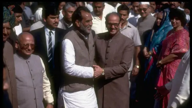 சந்திரசேகர் மற்றும் வி.பி. சிங் 