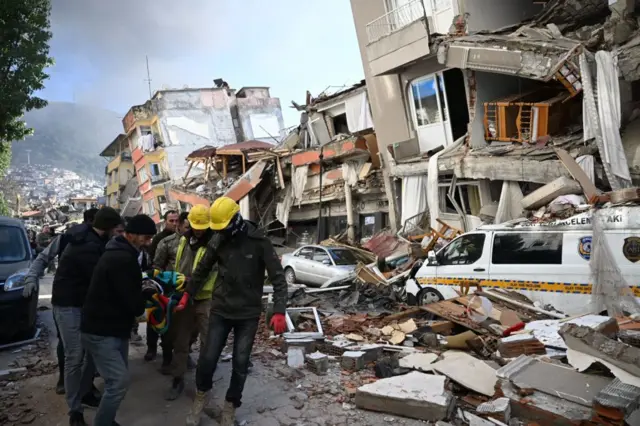 Deprem sırasında çok sayıda yardım operasyonu telefon ve internet üzerinden organize edildi