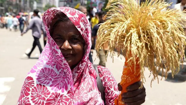 খালেদা জিয়ার মুক্তি ও তত্ত্বাবধায়ক সরকার ব্যবস্থার দাবিতে আন্দোলন করে আসছে বিএনপি
