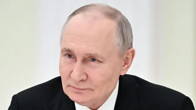 ડોનાલ્ડ ટ્રમ્પ, ઝેલેન્સ્કી, યુક્રેન રશિયા યુદ્ધ, રશિયાના રાષ્ટ્રપતિ પુતિન, શું યુરોપ યુક્રેનને બચાવી શકશે, અમેરિકાની સૈન્યશક્તિ, બીબીસી ગુજરાતી, બીબીસી ન્યૂઝ ગુજરાતી