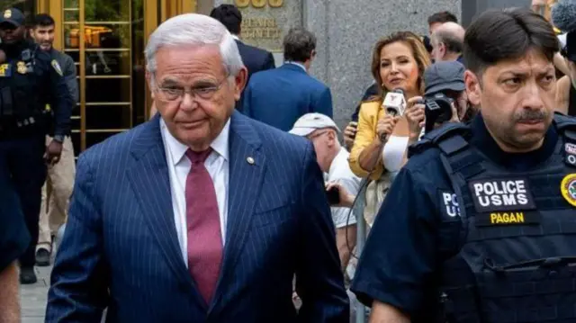 የቀድሞው የኒው ጀርሲ ሴናተር ቦብ ሜንዴዝ