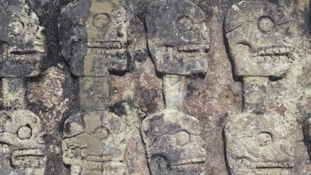 Relieves mayas en Chichen Itza, México