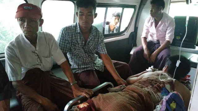 သင်္ဂနက်ကျေးရွာနားမှာရှိတဲ့ တပ်ကို အေအေဘက်က ပစ်ခတ်ခဲ့တဲ့အတွက် မြစ်ကမ်းနံဘေးမှာရှိတဲ့ အဲ့ဒီကျေးရွာတွေကို ပြန်ပစ်ခတ်ခဲ့ရတယ်လို့ဆို