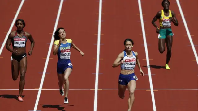 Соревнования в Лондоне украинкам дались тяжело - только одна медаль. На фото Анастатсия Брызгина во время 400-метровки