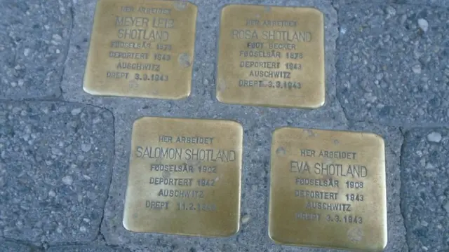 Таблички с именами жертв