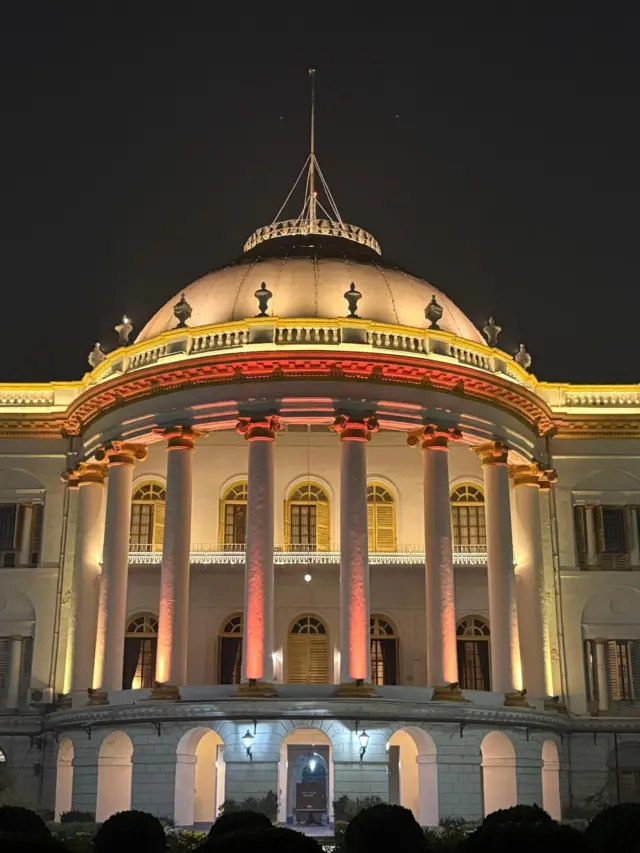 راج بهون، چې پخوا د والي ماڼۍ وه، د کلکتې د استعماري دورې له لویو ودانیو یوه ده.