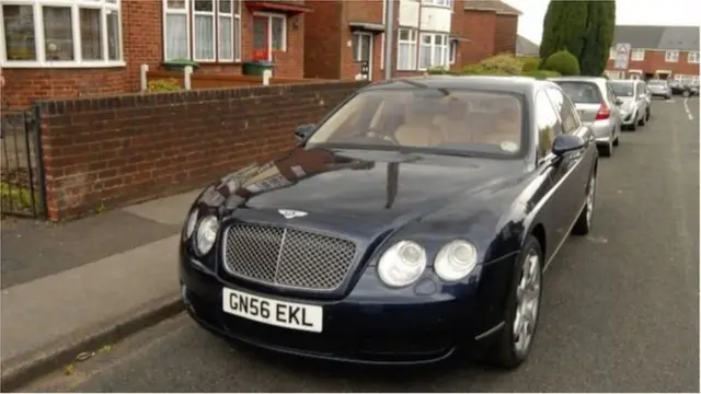 চক্রের সদস্যরা বেন্টলীর মতো দামি গাড়ি ব্যাবহার করতো।