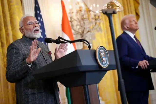 अमेरिकेत बेकायदेशीरपणे राहणाऱ्या भारतीयांना माघारी बोलावण्याचं पंतप्रधान मोदींनी मान्य केले आहे.